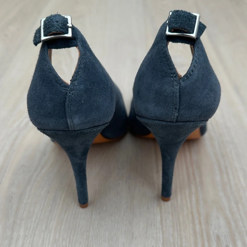 Vince Camuto elegant vince